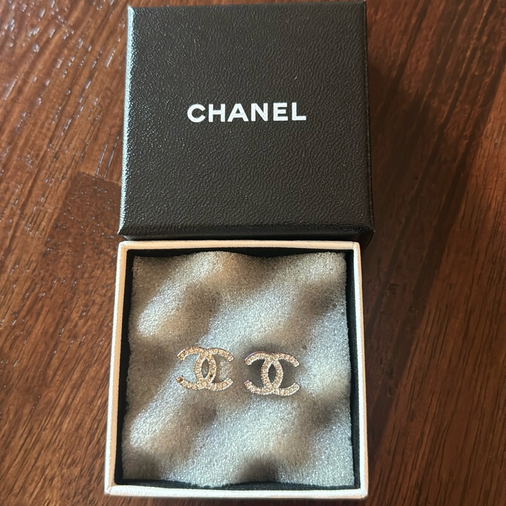 Authentic Chanel Boucles Oreille Earrings